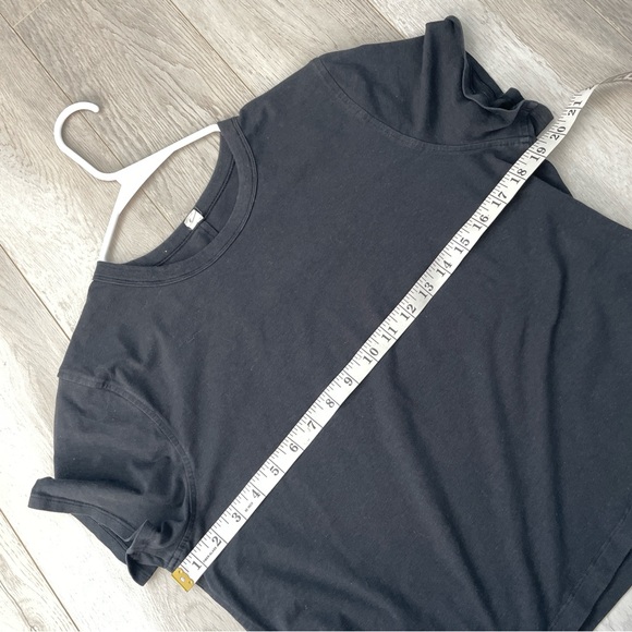 Lululemon Crop Tshirt classic fit cotton blend womens Black (size 10) athleisure - Picture 3 of 7